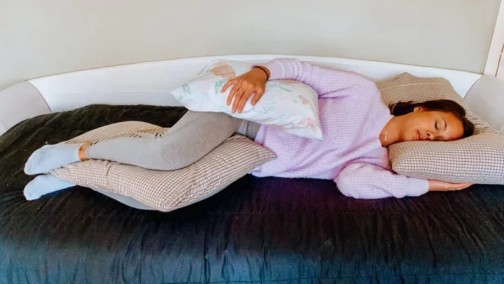 How to Sleep on Your Side Without Waking Up with a Sore Back or Neck